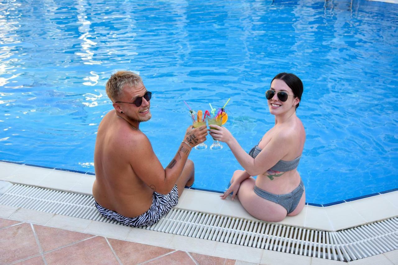 Belcehan Hotel โอลลุนเดนิซ ภายนอก รูปภาพ